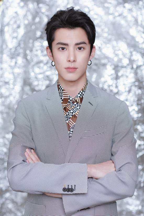 爆料王鹤棣追求田曦薇视频,甜蜜互动引网友热议